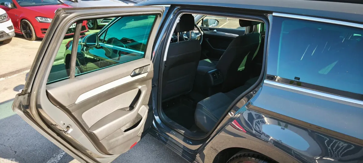 Volkswagen Passat Estate, Diesel, 2021, Grey