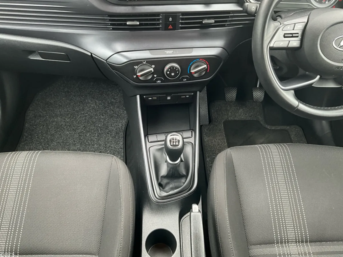 Hyundai i20 Hatchback, Petrol, 2022, White