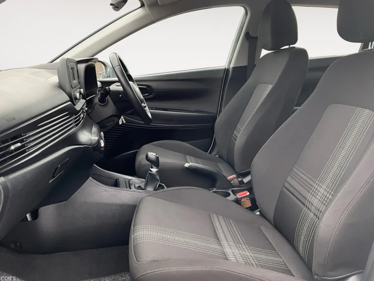 Hyundai i20 Hatchback, Petrol, 2022, White