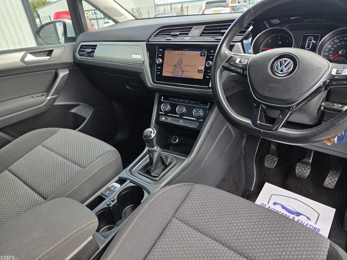 Volkswagen Touran MPV, Diesel, 2019, White