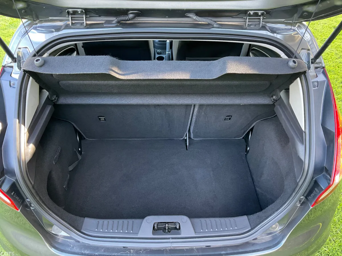 Ford Fiesta Hatchback, Petrol, 2017, Grey