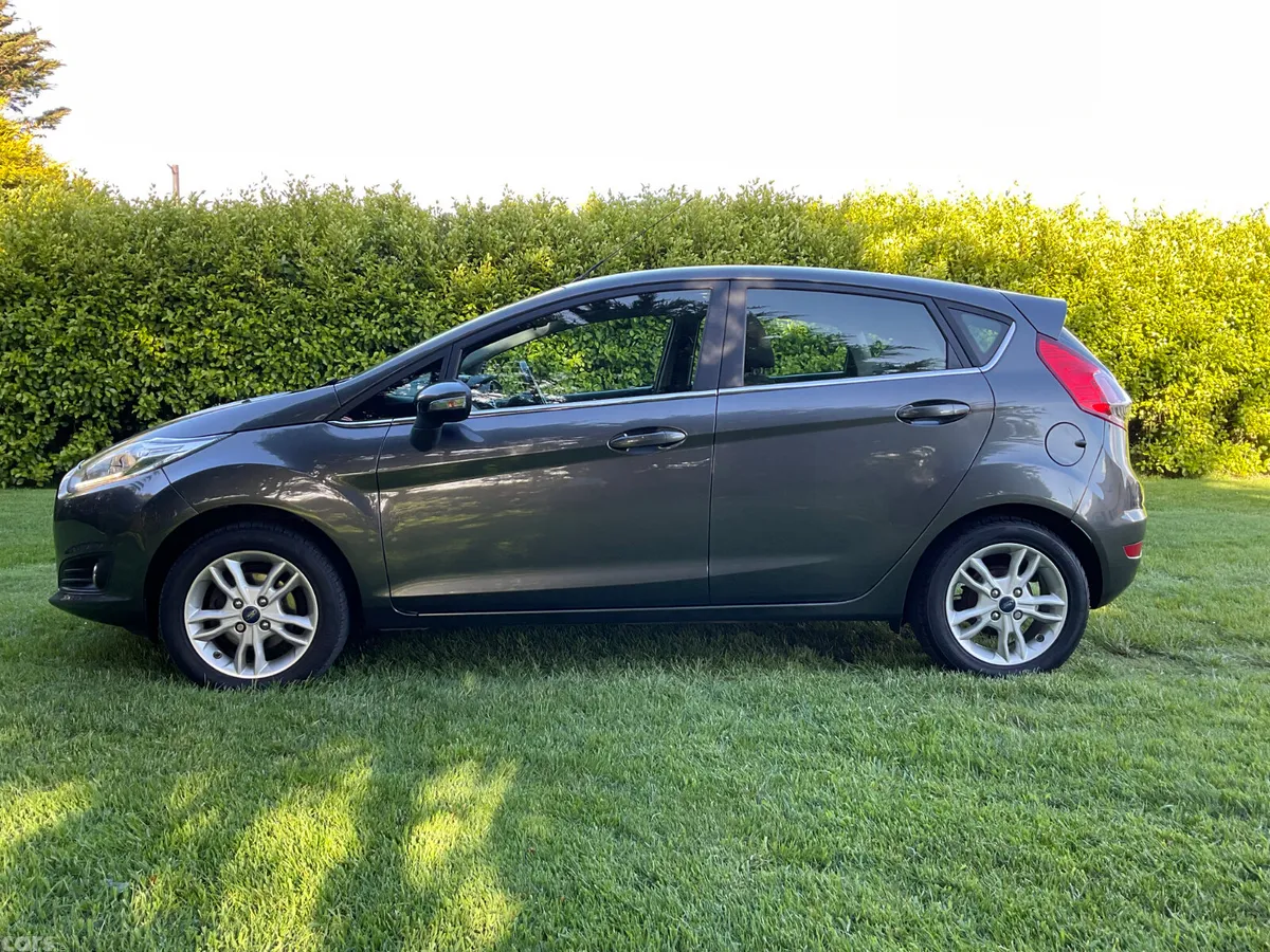 Ford Fiesta Hatchback, Petrol, 2017, Grey