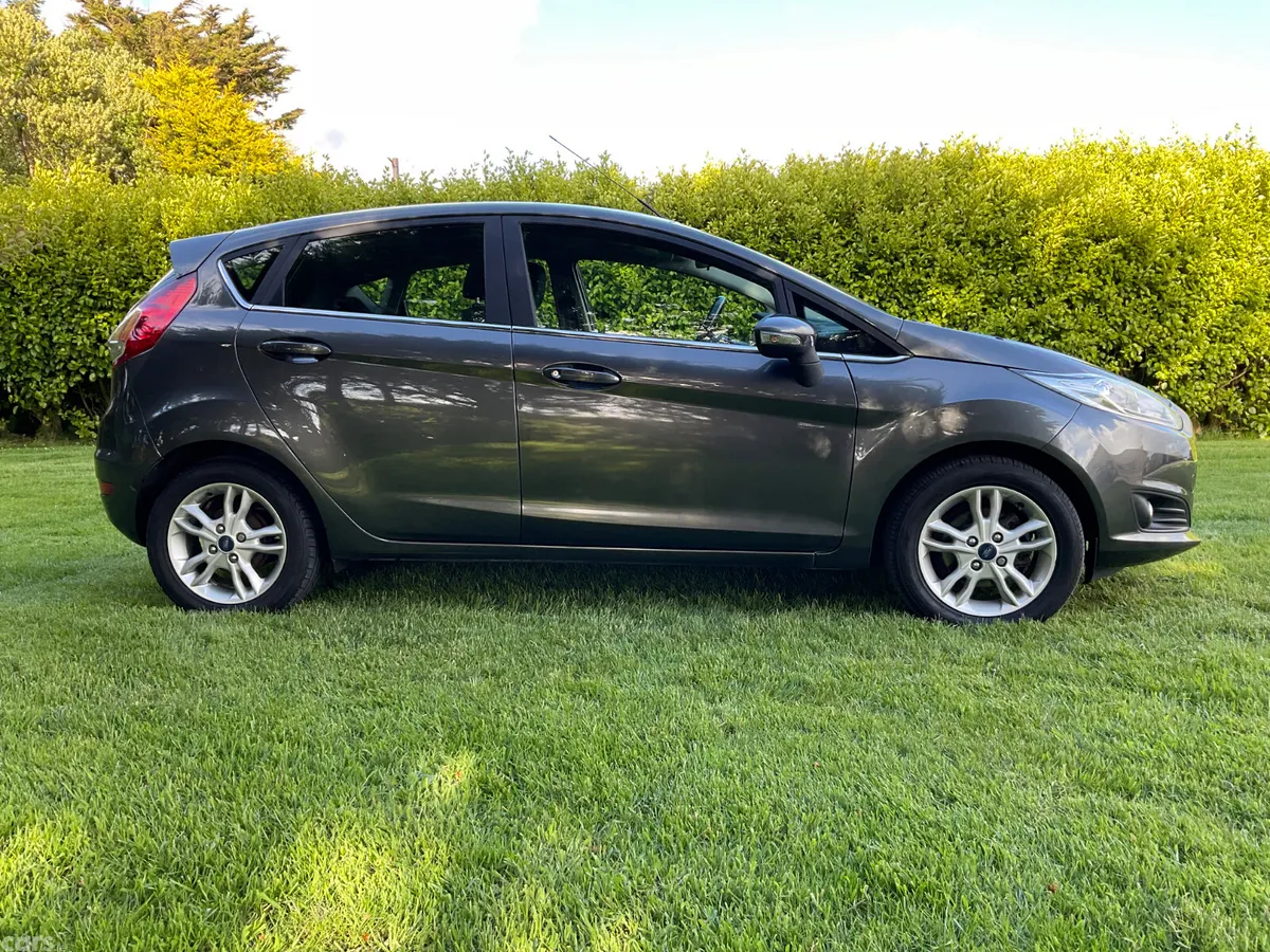 Ford Fiesta Hatchback, Petrol, 2017, Grey