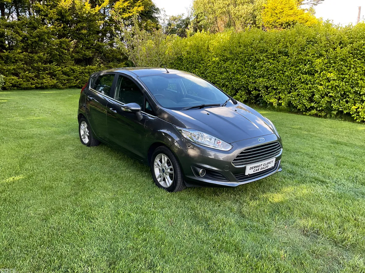 Ford Fiesta Hatchback, Petrol, 2017, Grey