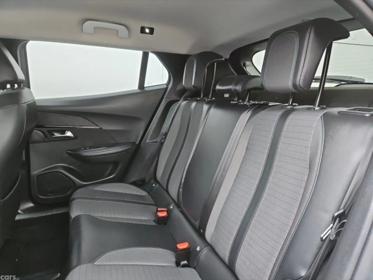 Peugeot 2008 MPV, Petrol, 2021, Grey
