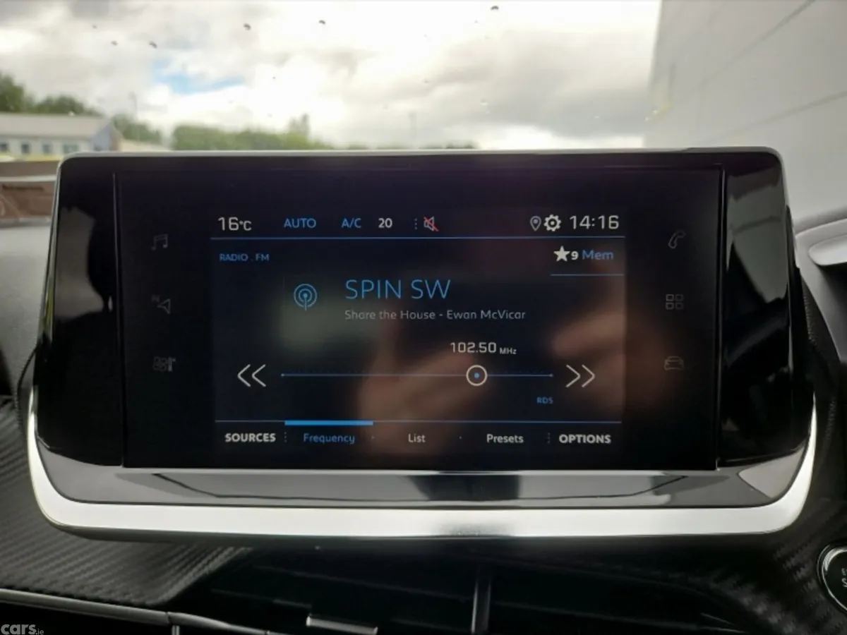 Peugeot 2008 MPV, Petrol, 2021, Grey