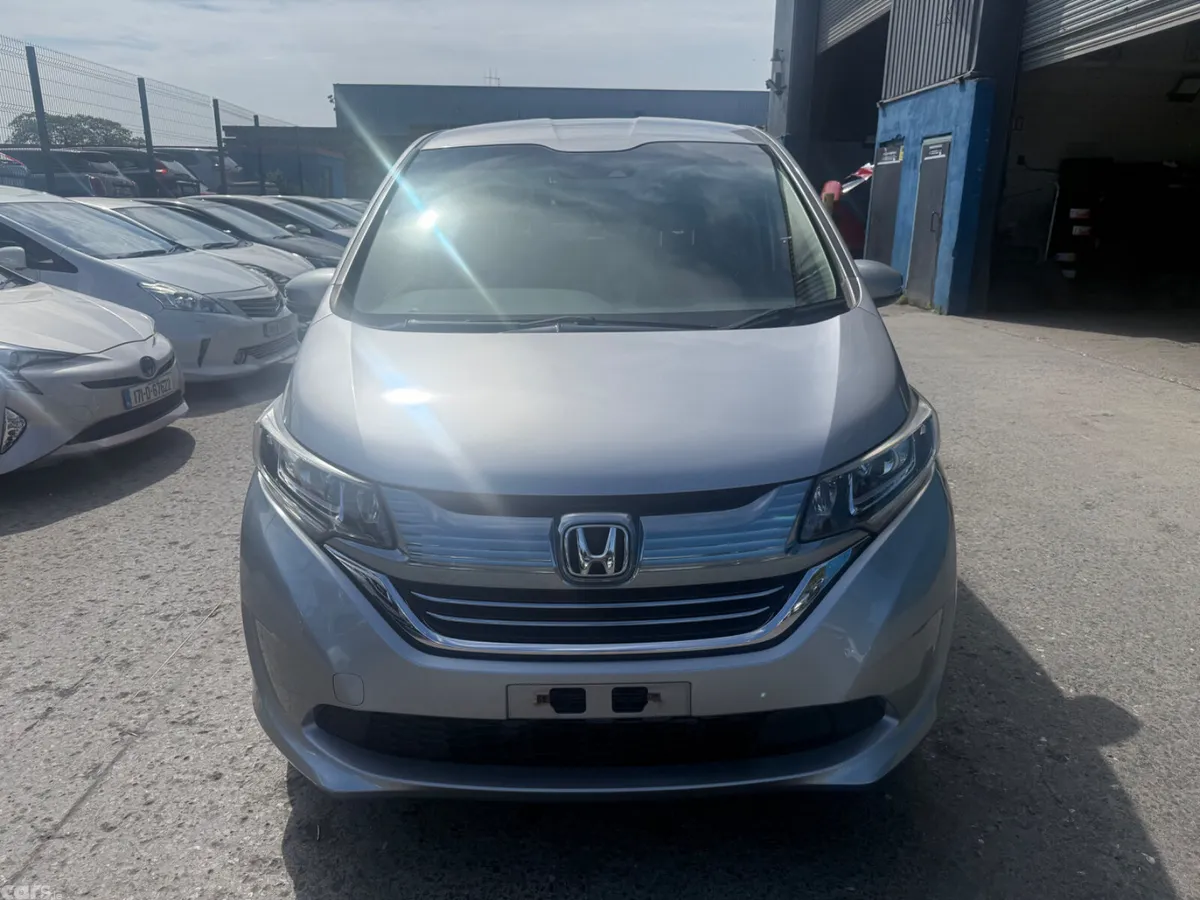 Honda Freed Hatchback, Petrol Hybrid, 2017, Silver