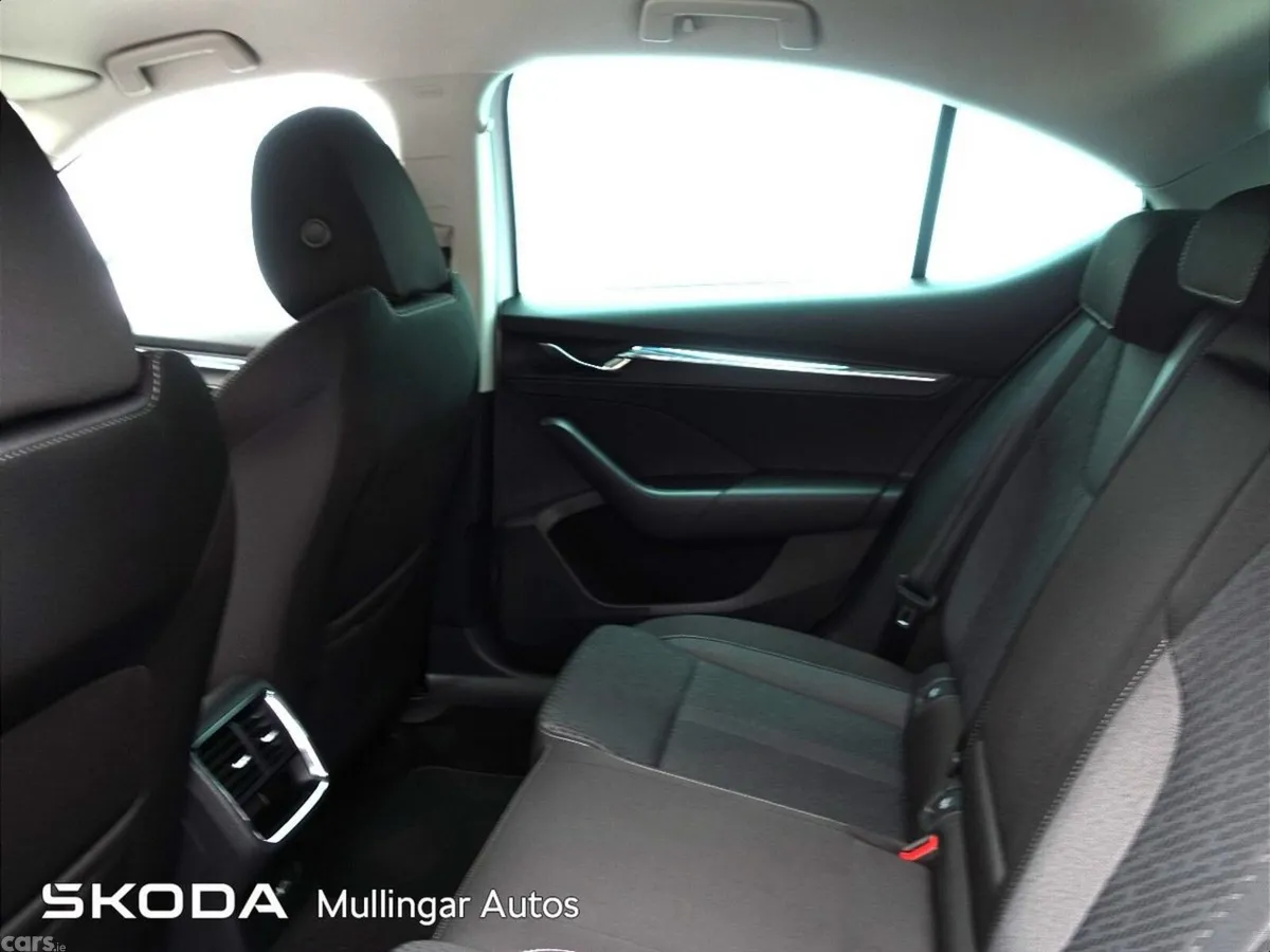 Skoda Octavia Saloon, Diesel, 2022, White