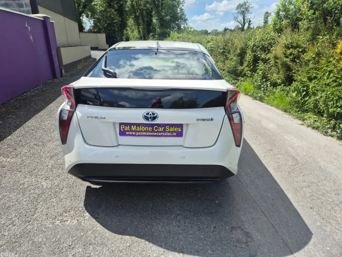 Toyota Prius Hatchback, Petrol Hybrid, 2017, White