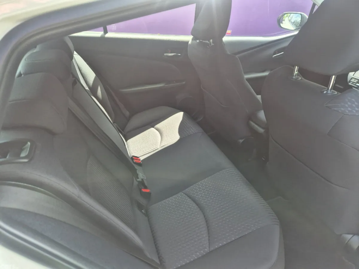Toyota Prius Hatchback, Petrol Hybrid, 2017, White