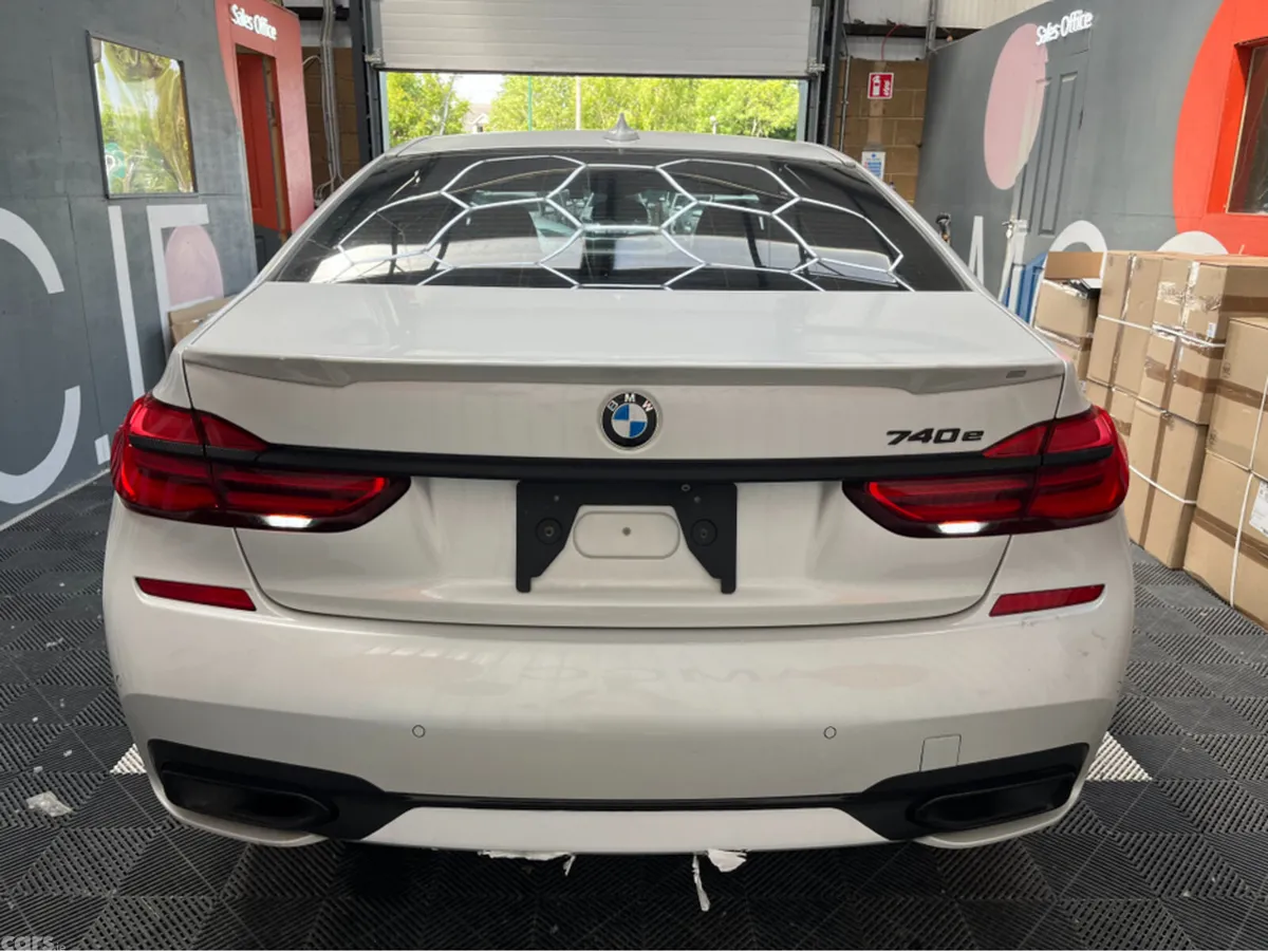 BMW 7-Series Saloon, Petrol Plug-in Hybrid, 2016, White