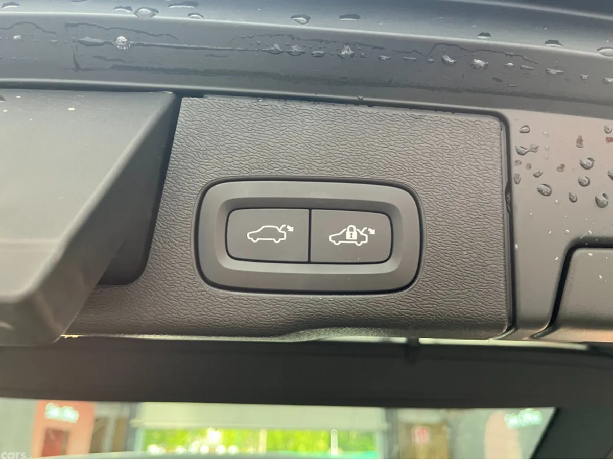 Volvo XC60 SUV, Petrol Hybrid, 2021, White