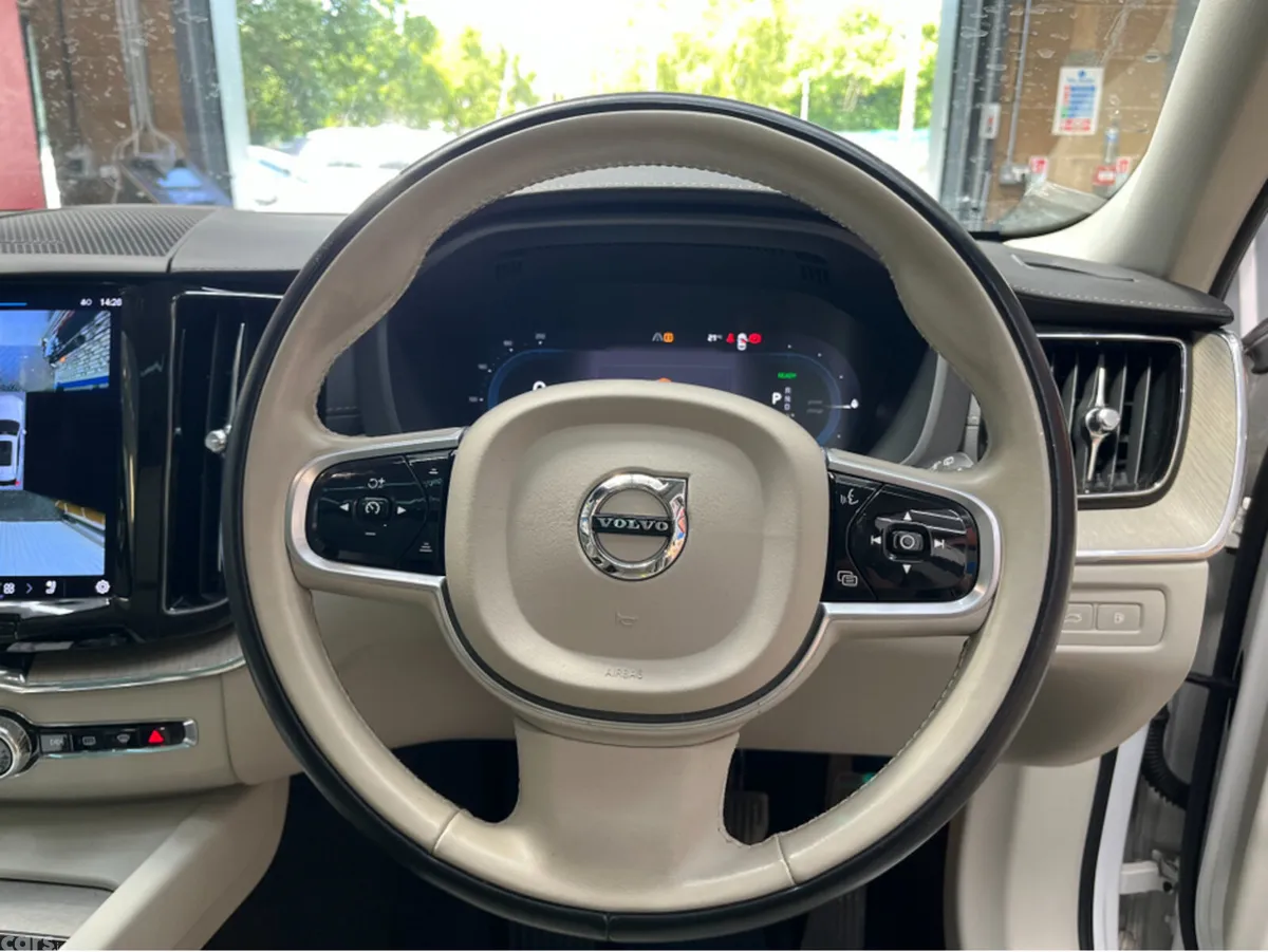 Volvo XC60 SUV, Petrol Hybrid, 2021, White