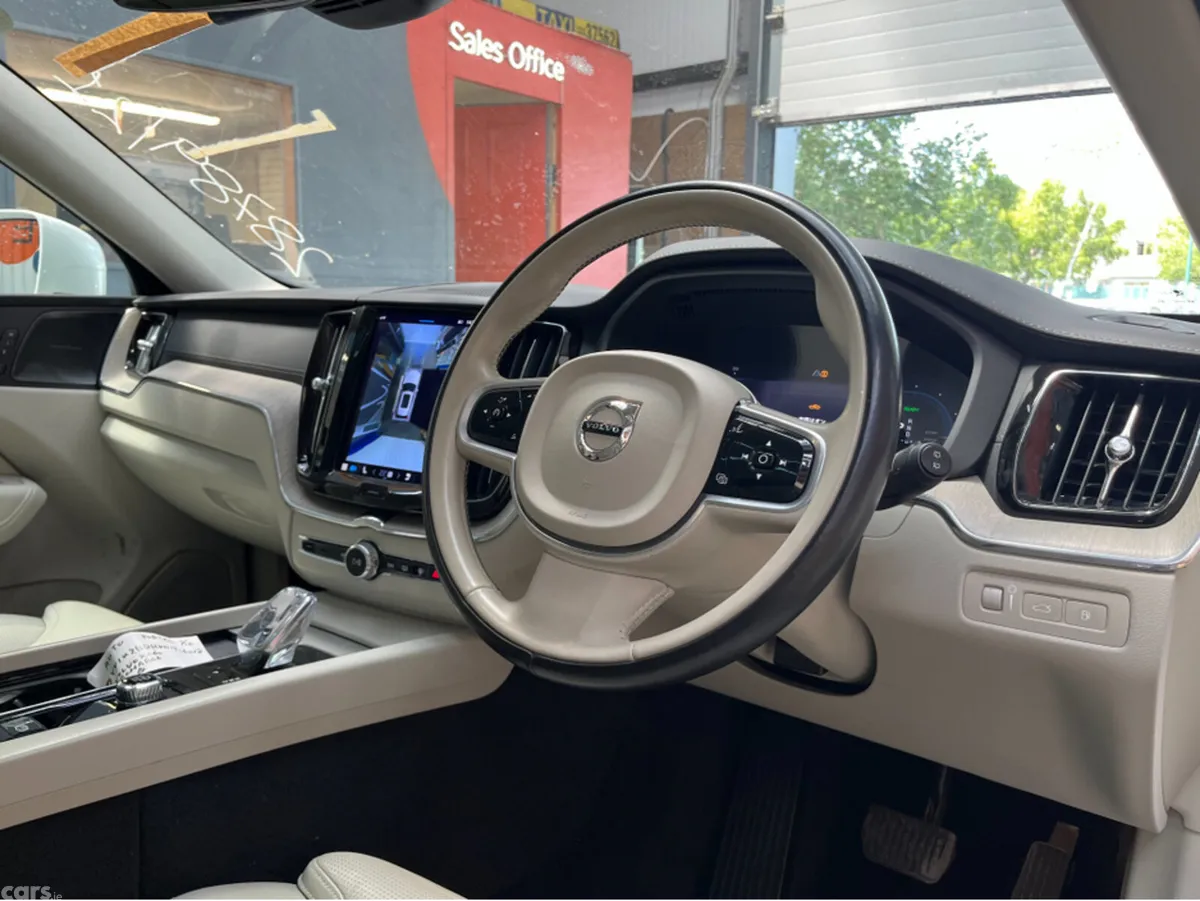 Volvo XC60 SUV, Petrol Hybrid, 2021, White