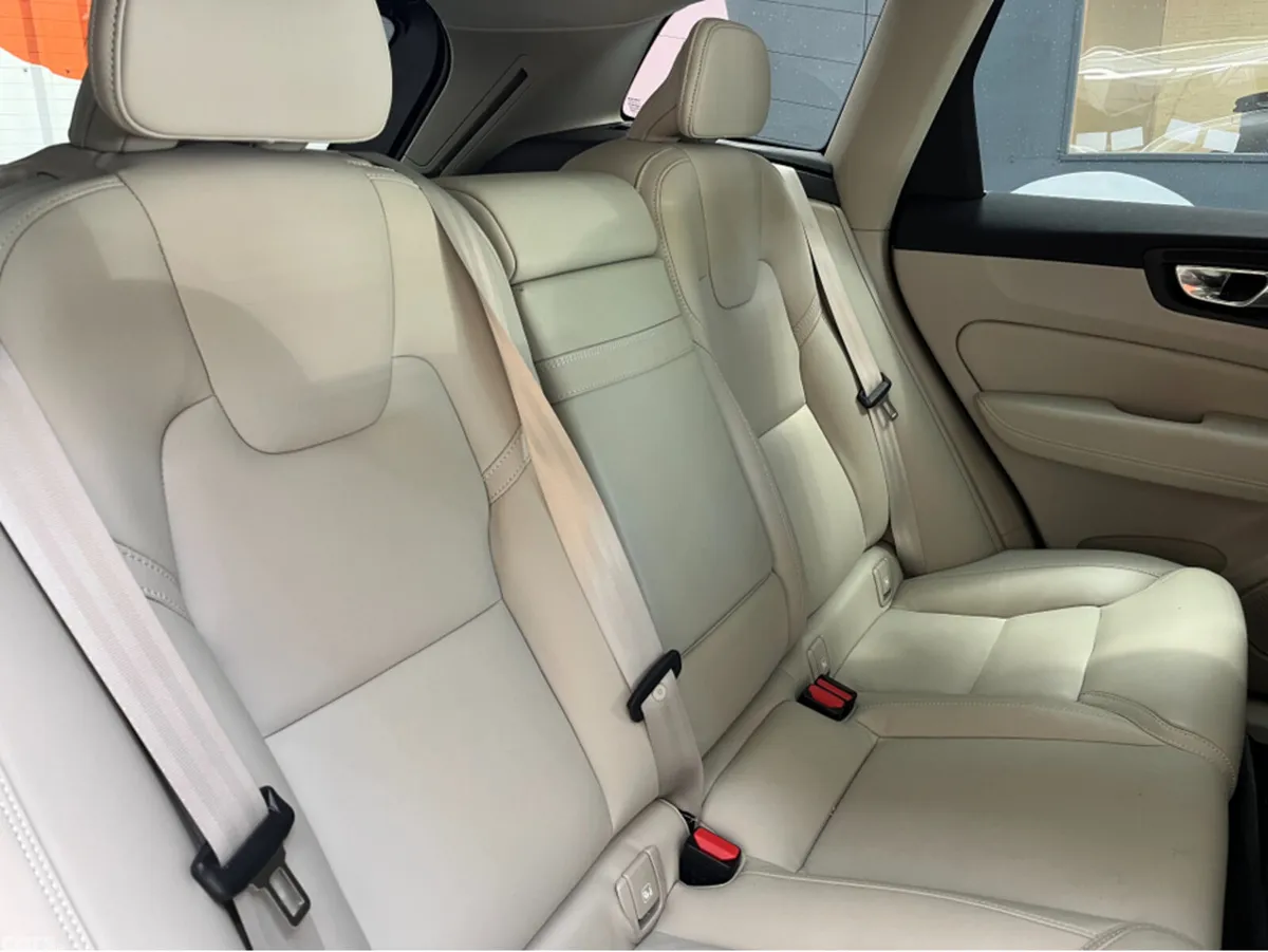Volvo XC60 SUV, Petrol Hybrid, 2021, White
