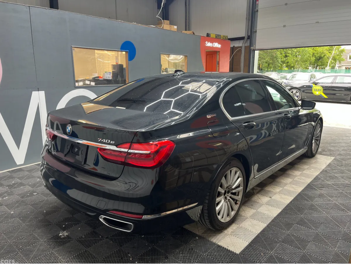 BMW 7-Series Saloon, Petrol Plug-in Hybrid, 2017, Black