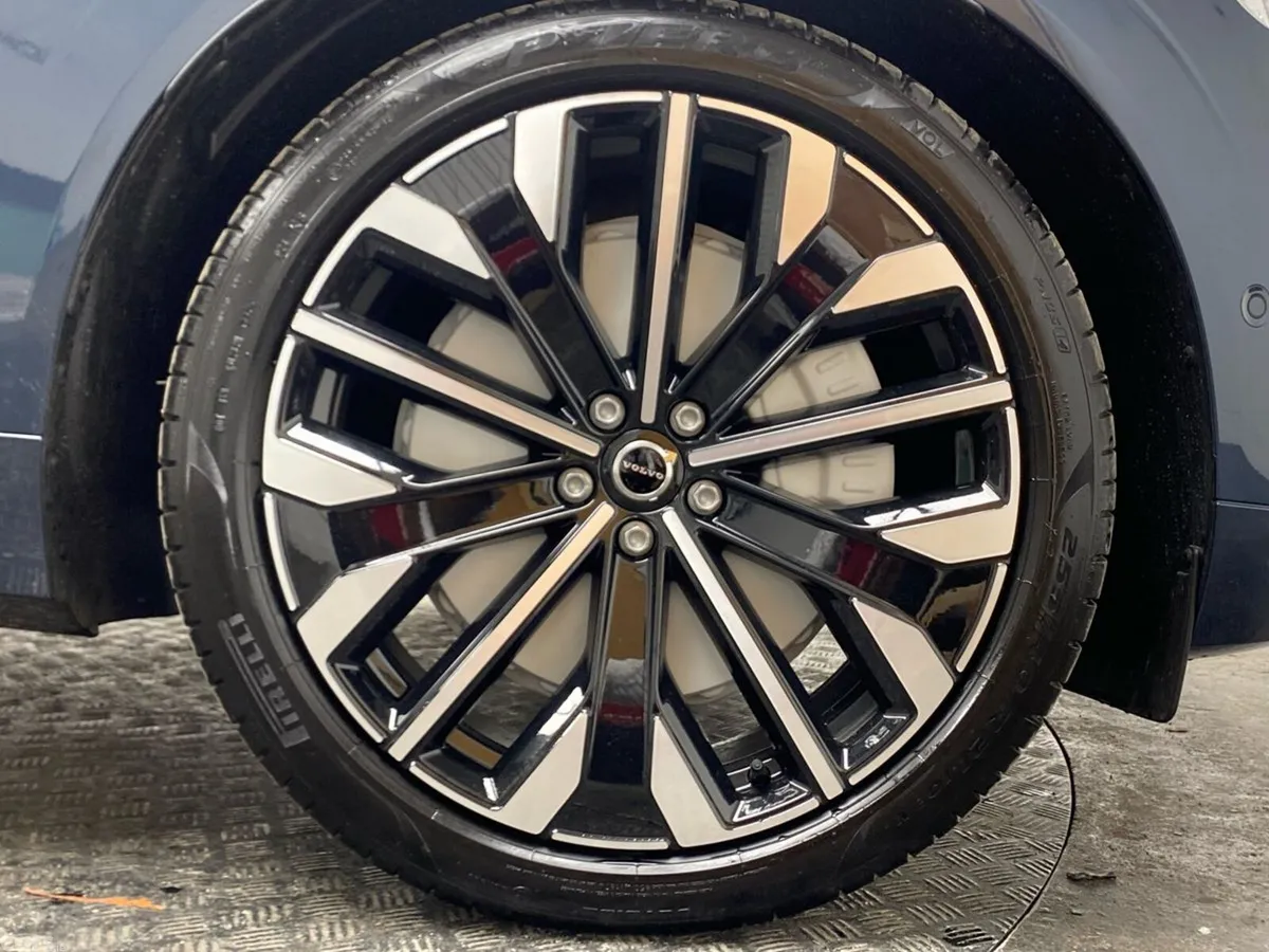 Volvo XC60 SUV, Petrol Plug-in Hybrid, 2026, Blue