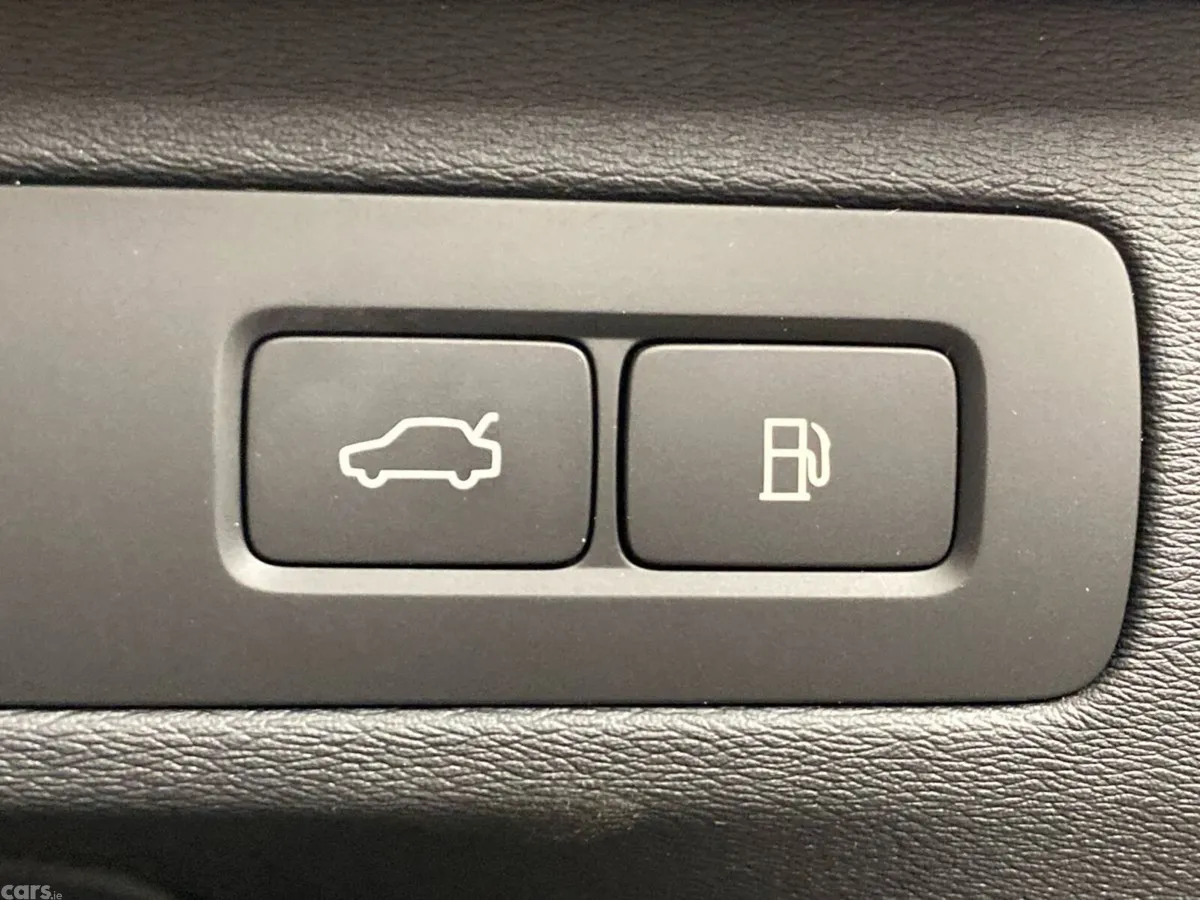 Volvo XC90 SUV, Petrol Plug-in Hybrid, 2026, Black
