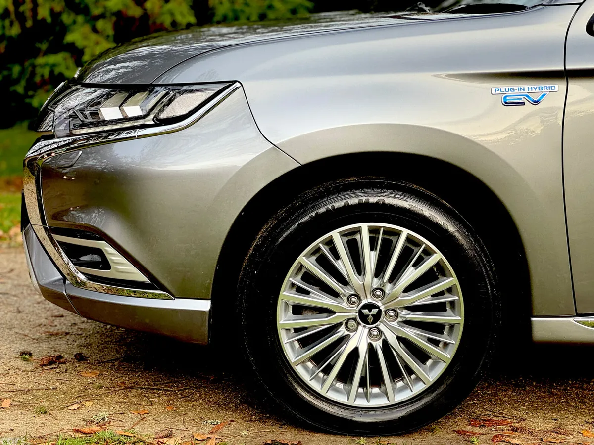 Mitsubishi Outlander SUV, Petrol Plug-in Hybrid, 2019, Grey