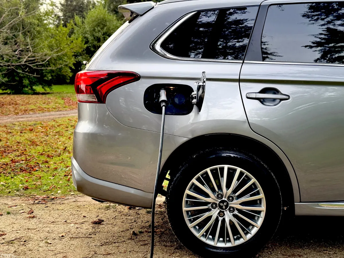 Mitsubishi Outlander SUV, Petrol Plug-in Hybrid, 2019, Grey