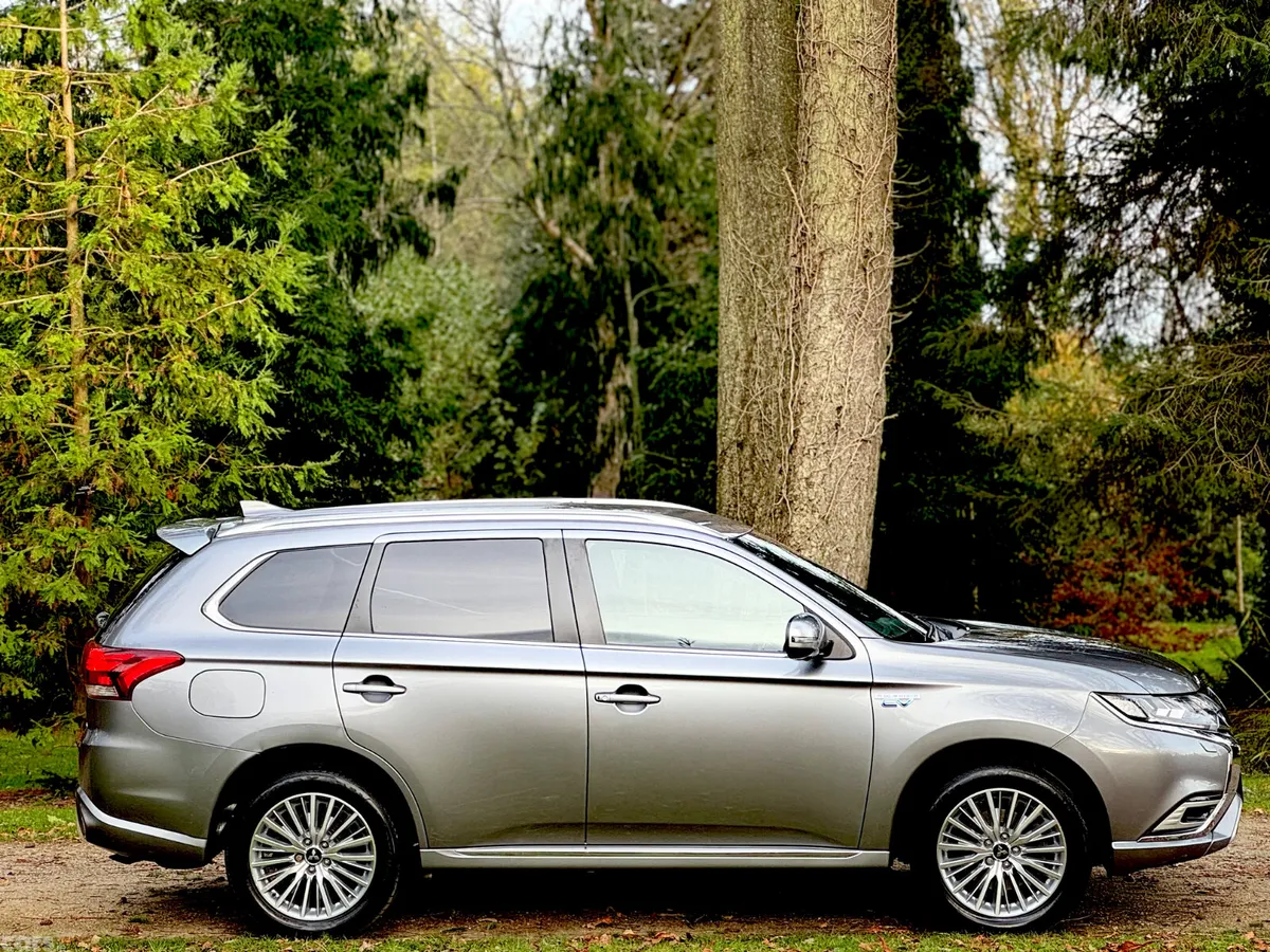 Mitsubishi Outlander SUV, Petrol Plug-in Hybrid, 2019, Grey