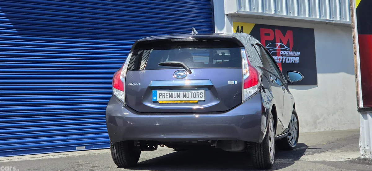 Toyota Aqua Hatchback, Petrol Hybrid, 2015, Blue