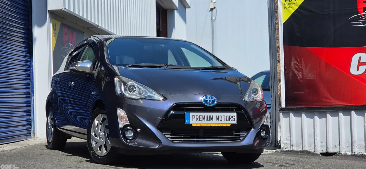 Toyota Aqua Hatchback, Petrol Hybrid, 2015, Blue