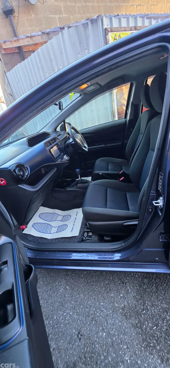 Toyota Aqua Hatchback, Petrol Hybrid, 2015, Blue
