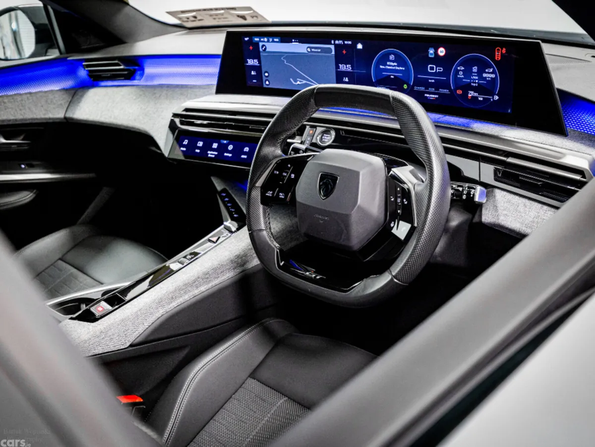 Peugeot 5008 SUV, Petrol Hybrid, 2025, White