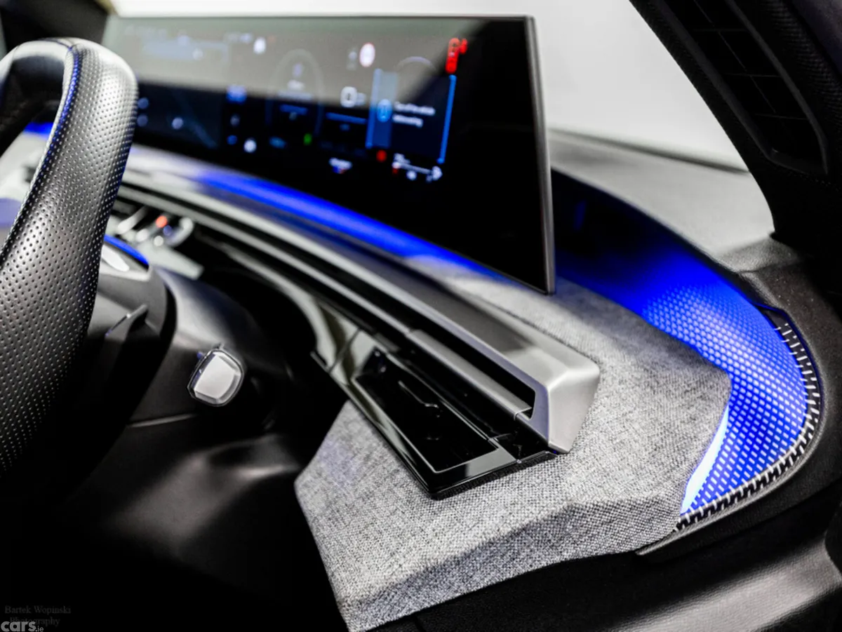 Peugeot 5008 SUV, Petrol Hybrid, 2025, White