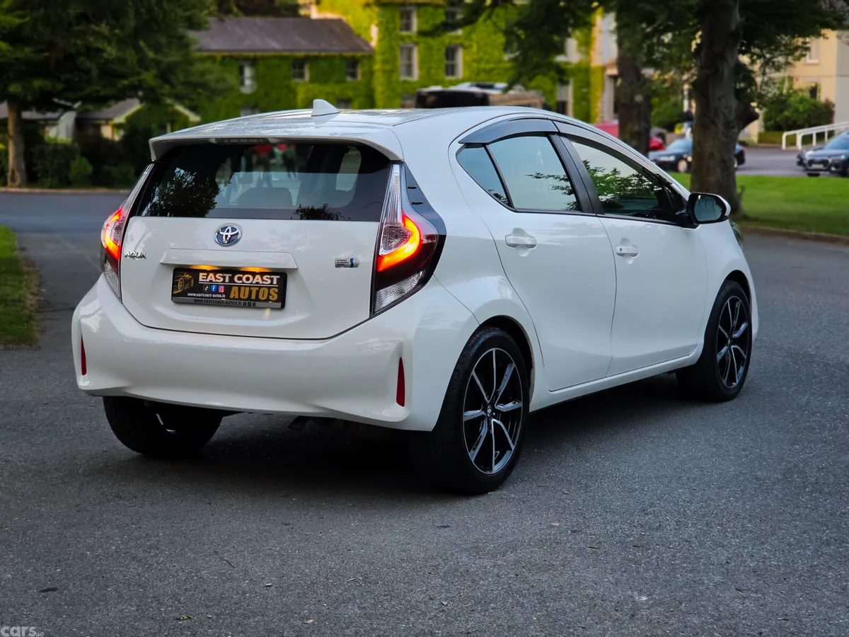 Toyota Aqua Hatchback, Petrol, 2020, White