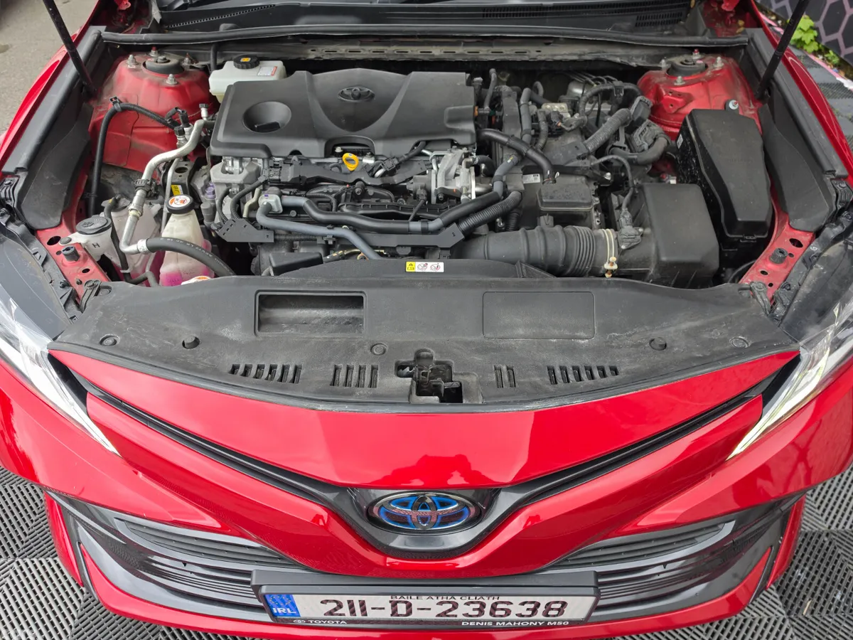 Toyota Camry Saloon, Petrol Hybrid, 2021, Red