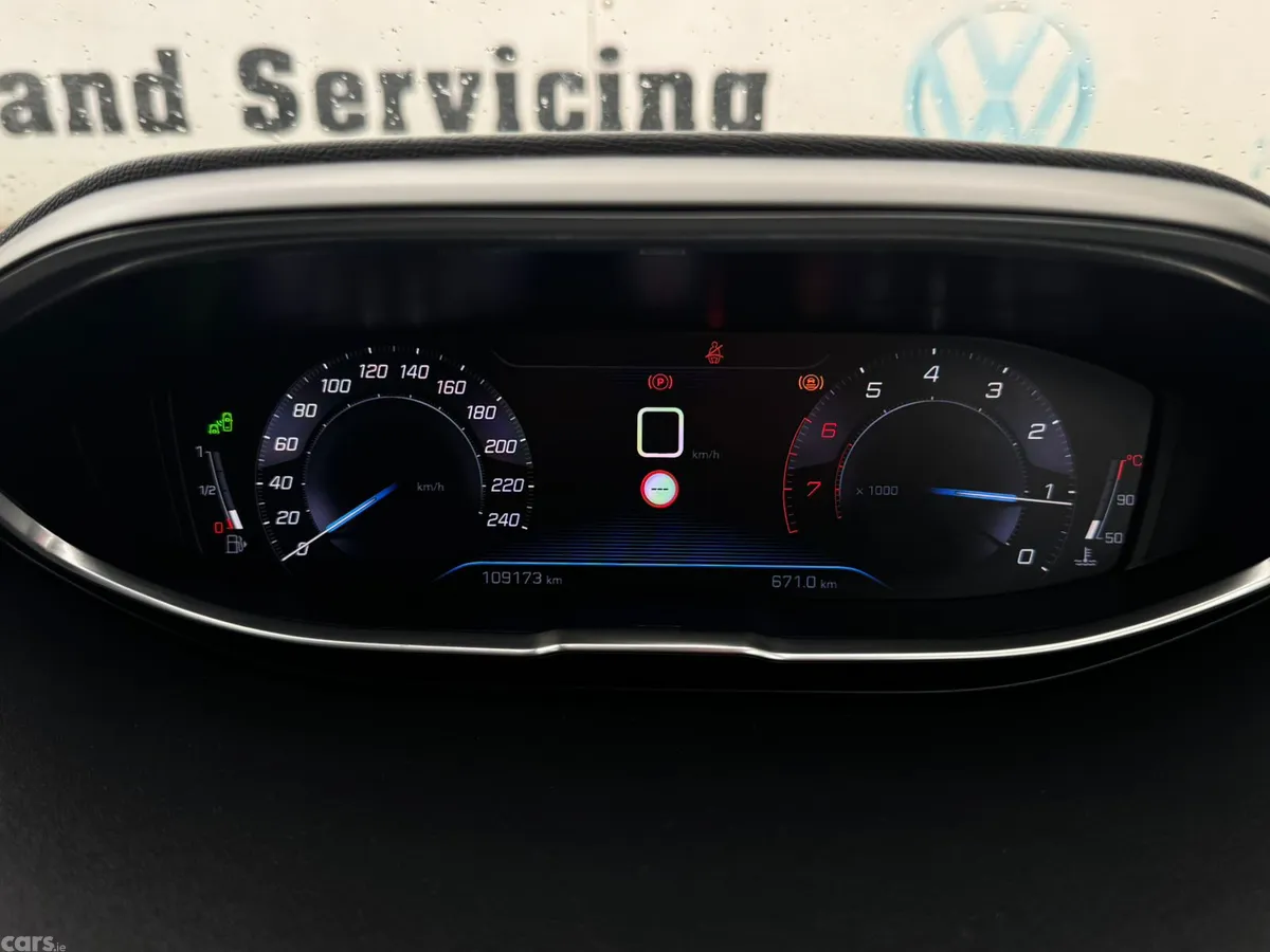 Peugeot 3008 MPV, Petrol, 2019, Grey