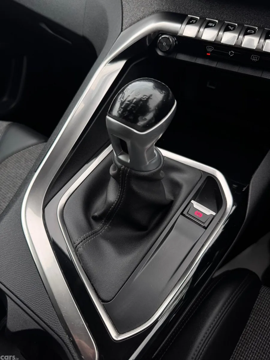 Peugeot 3008 MPV, Petrol, 2019, Grey