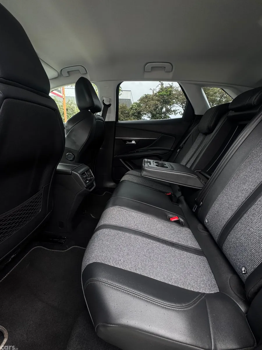 Peugeot 3008 MPV, Petrol, 2019, Grey