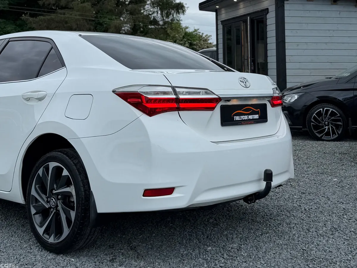 Toyota Corolla Saloon, Diesel, 2017, White