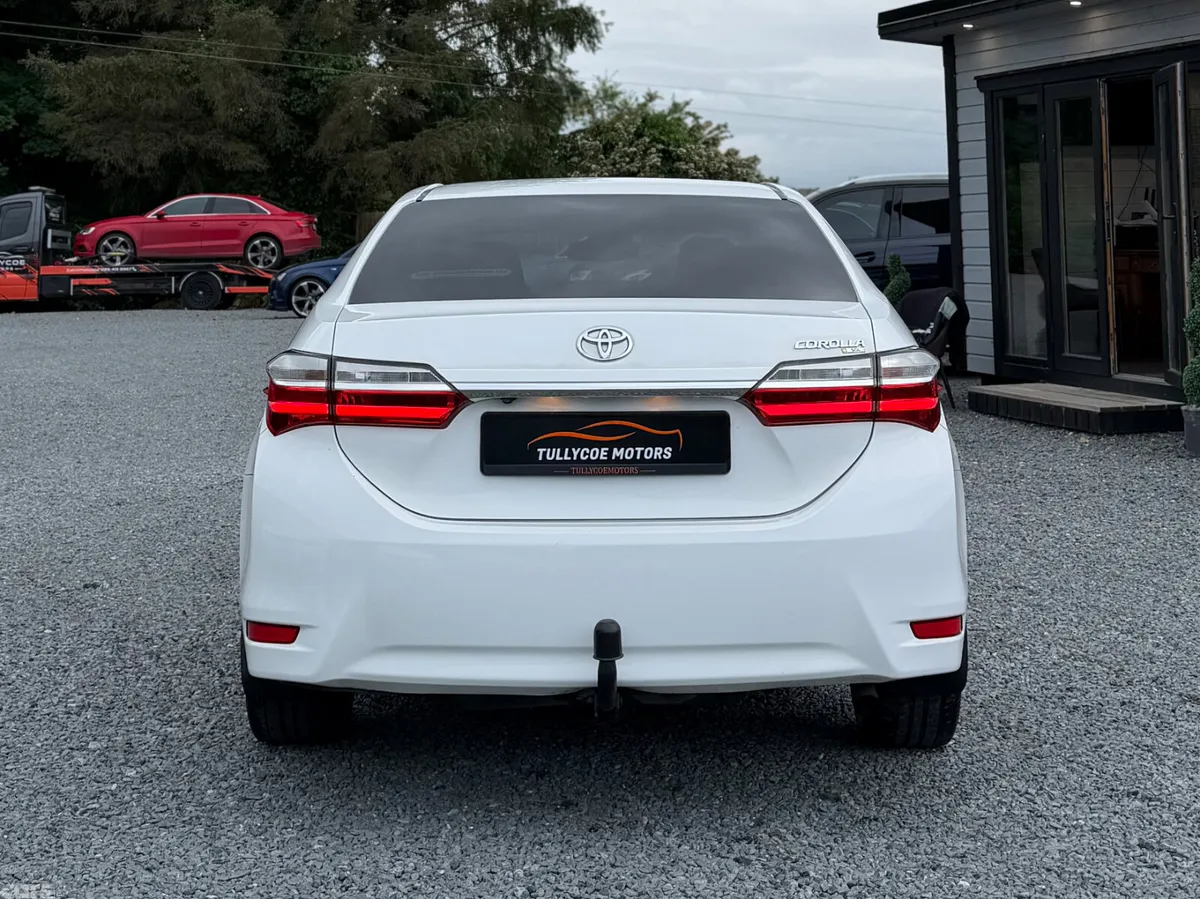 Toyota Corolla Saloon, Diesel, 2017, White