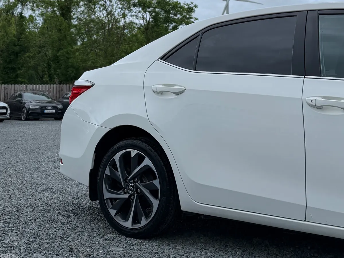 Toyota Corolla Saloon, Diesel, 2017, White