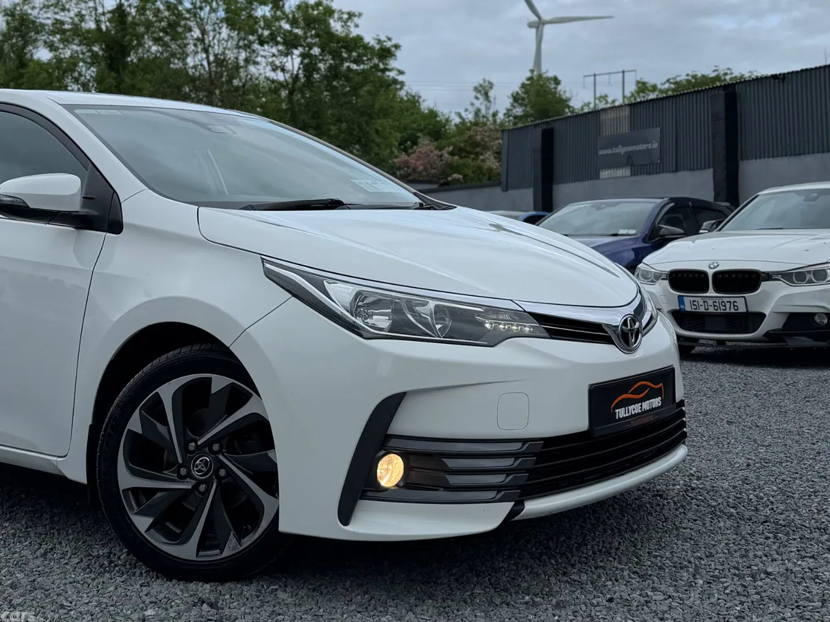 Toyota Corolla Saloon, Diesel, 2017, White