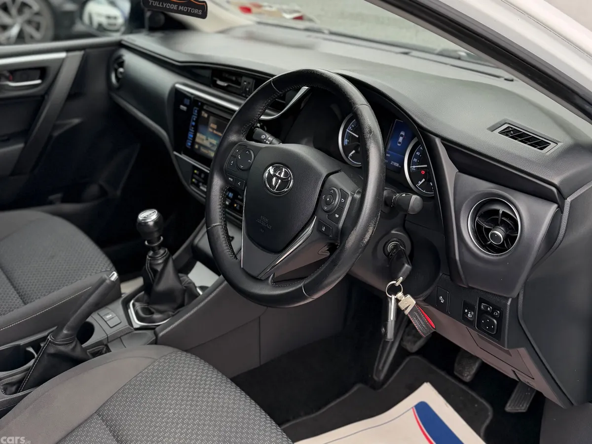 Toyota Corolla Saloon, Diesel, 2017, White