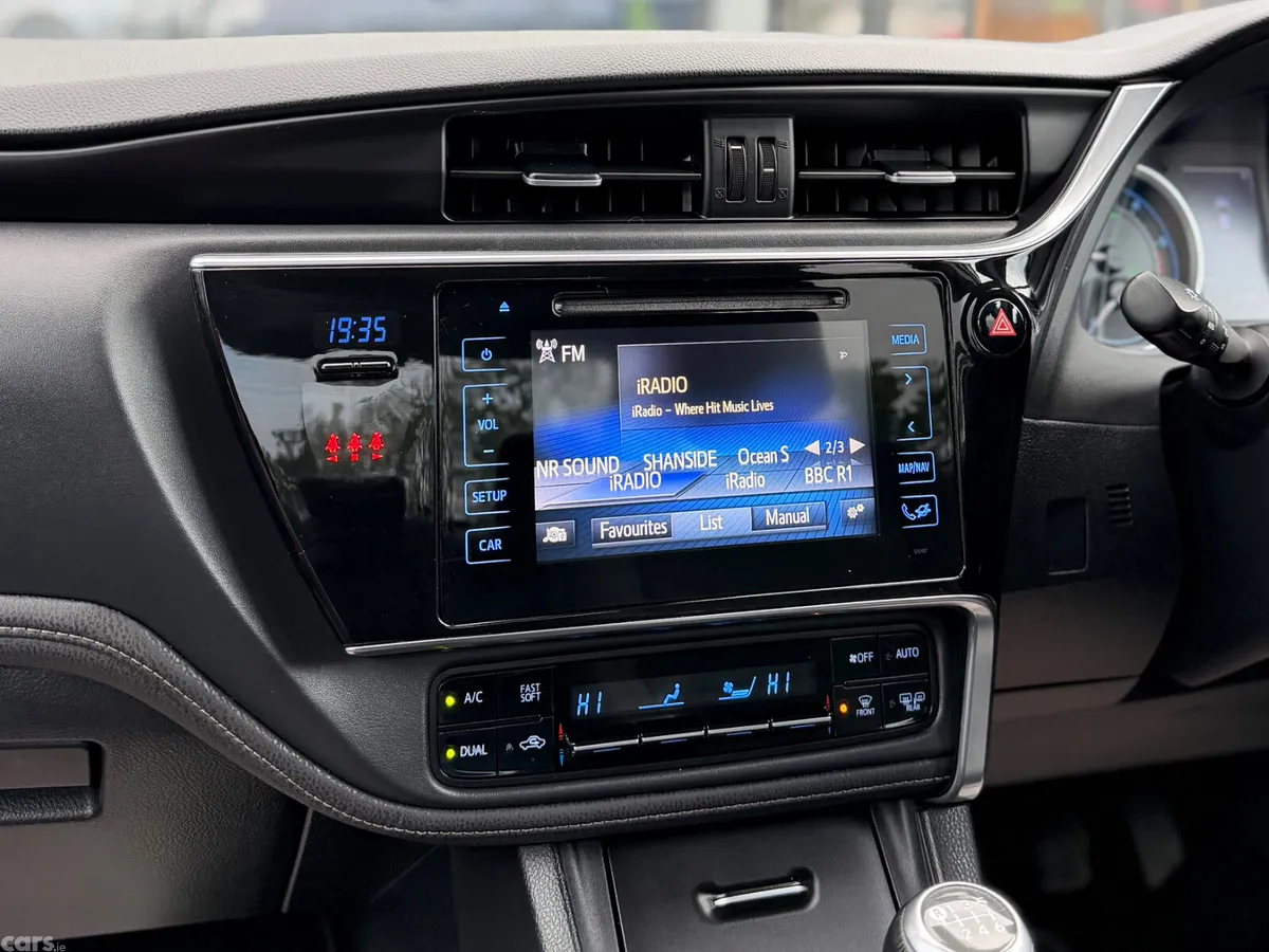 Toyota Corolla Saloon, Diesel, 2017, White
