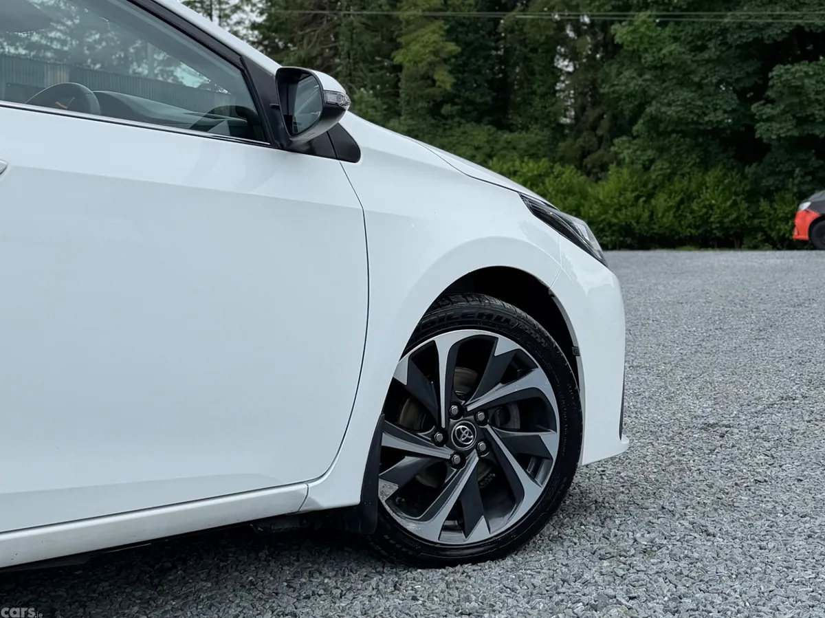 Toyota Corolla Saloon, Diesel, 2017, White