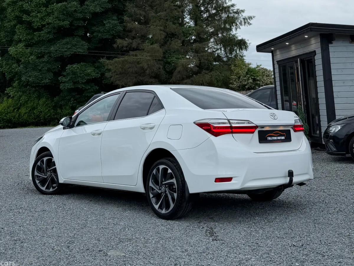 Toyota Corolla Saloon, Diesel, 2017, White