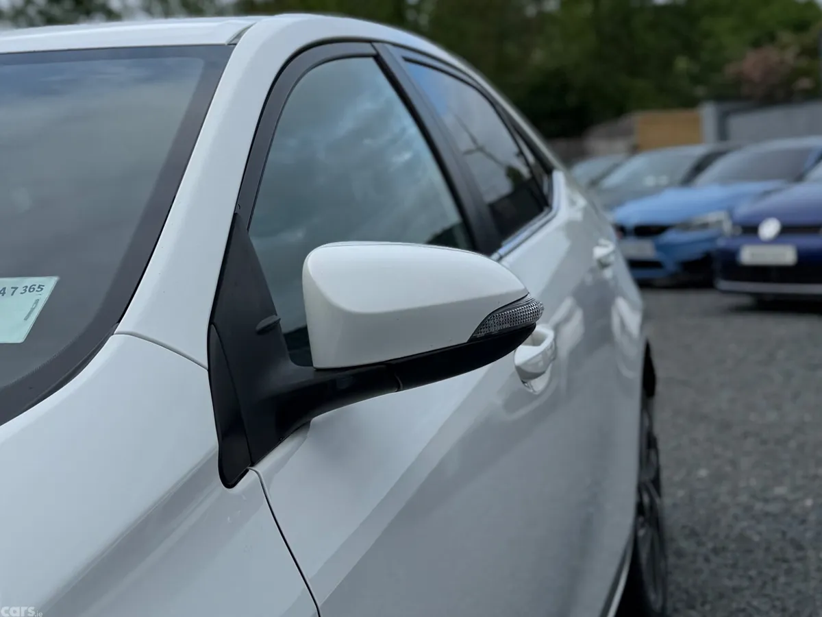 Toyota Corolla Saloon, Diesel, 2017, White