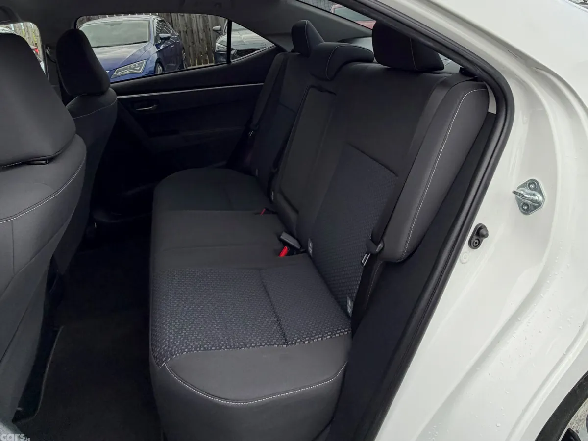 Toyota Corolla Saloon, Diesel, 2017, White