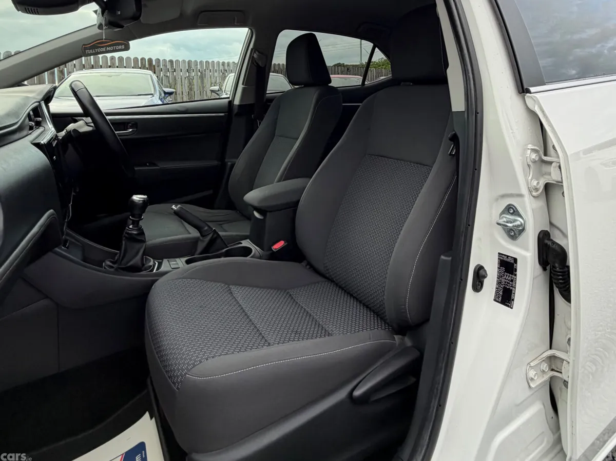 Toyota Corolla Saloon, Diesel, 2017, White