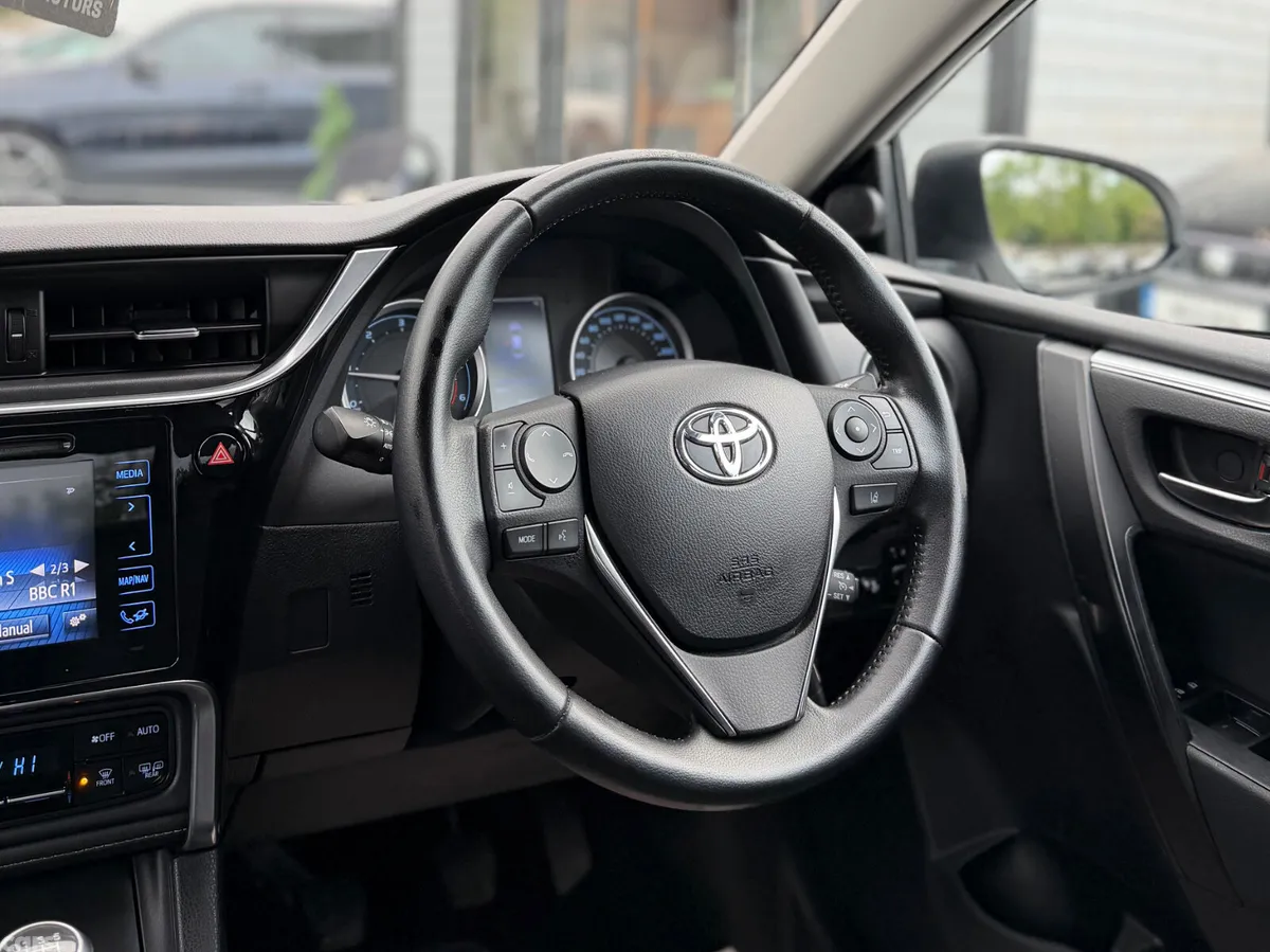 Toyota Corolla Saloon, Diesel, 2017, White