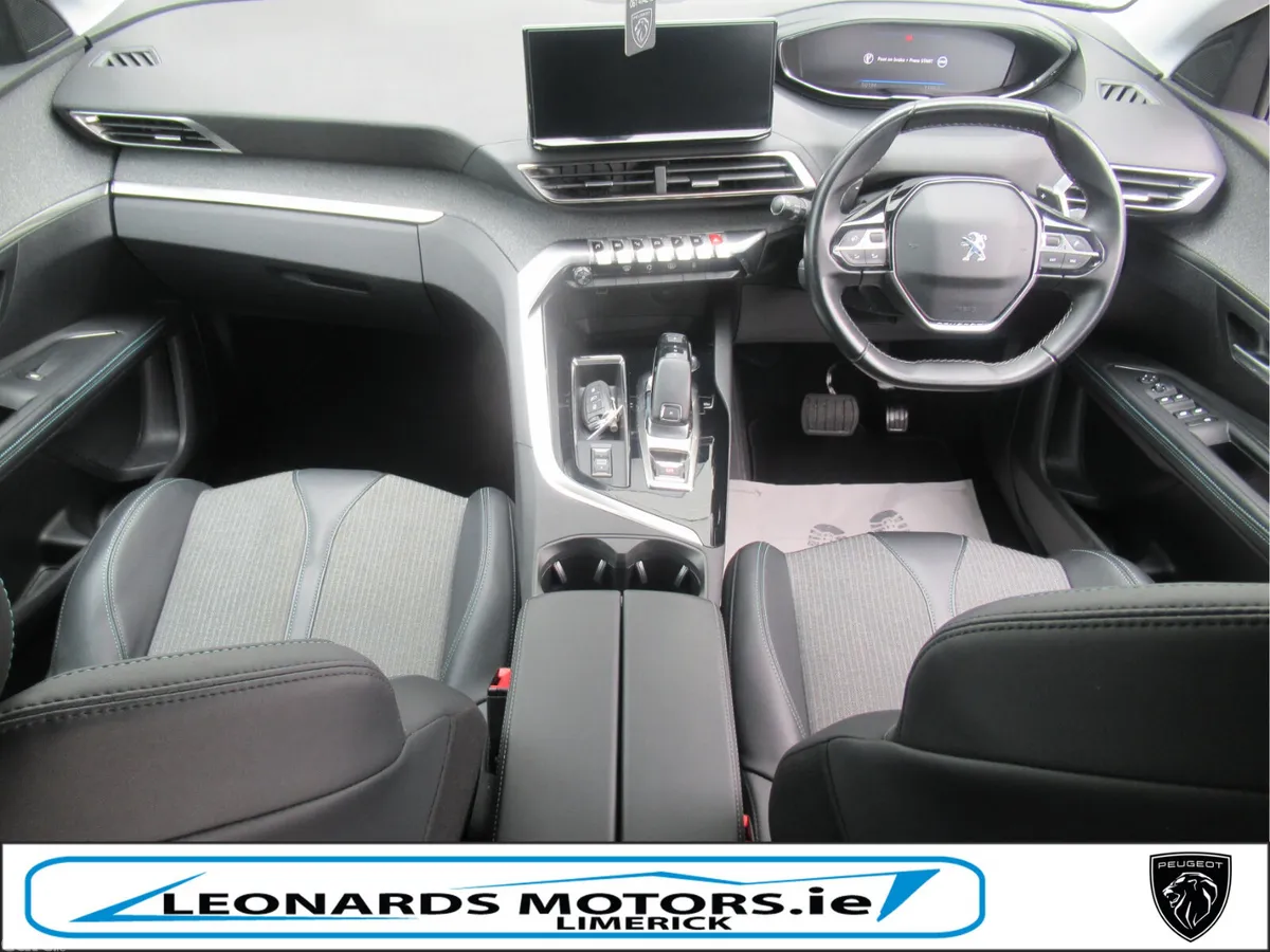Peugeot 5008 MPV, Diesel, 2023, Blue