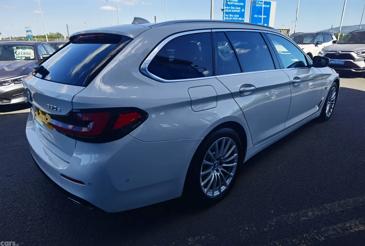 BMW 5-Series Estate, Petrol Plug-in Hybrid, 2022, White