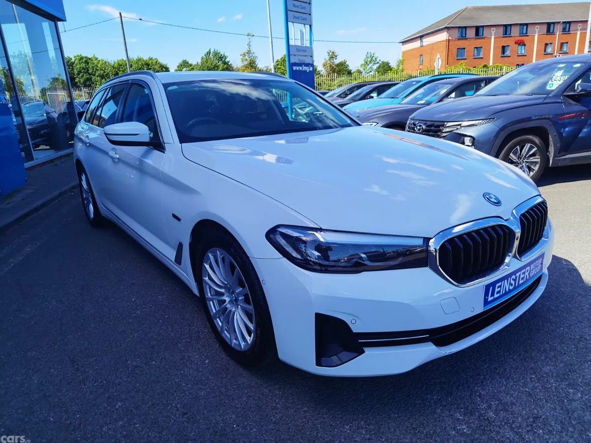 BMW 5-Series Estate, Petrol Plug-in Hybrid, 2022, White